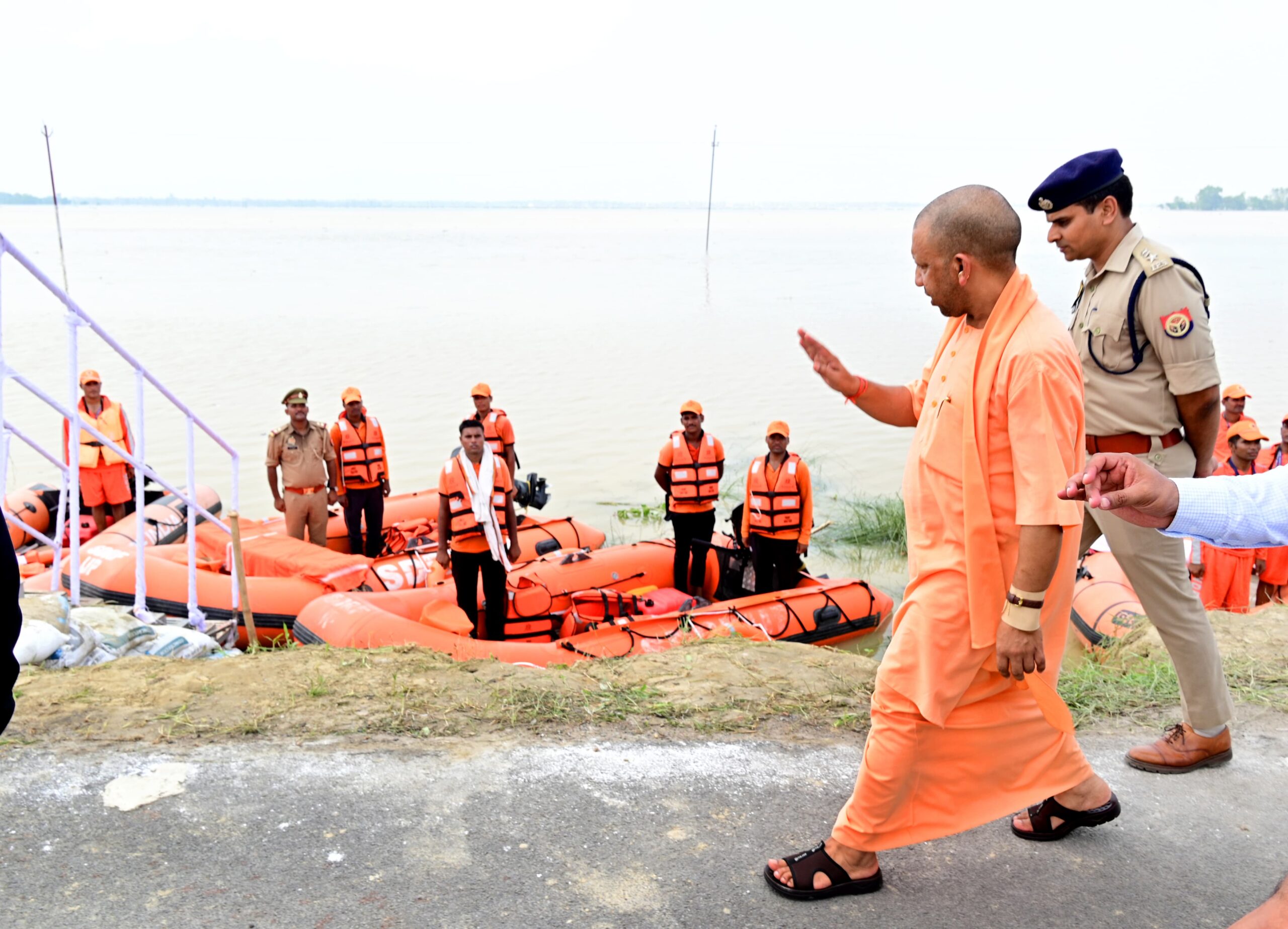 आपदा पीड़ितों के लिए संकट मोचक बने सीएम योगी, बचायी हजारों की जान